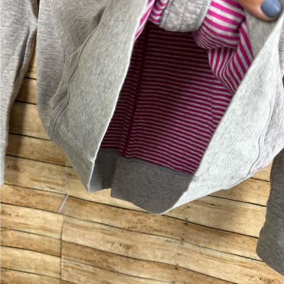 LULULEMON Cowl Neck Reversible Gray Pullover Sweatshirt Women's Size Small - Picture 3 of 6